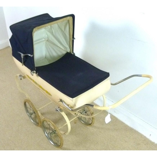 644 - A 1960's Triang coach built child's pram, 39 by 104 by 51cm.