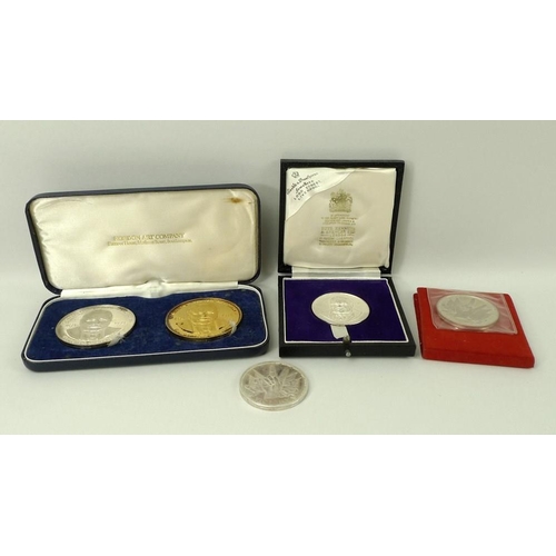 678 - A group of five silver commemorative Winston Churchill medallions, comprising Nordon Art Company lim... 