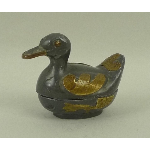 716 - A pewter and yellow metal pill box with lid, in the form of a duck, stamped A and S inside the lid, ... 