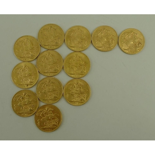 771 - A group of twelve George V gold sovereigns, comprising seven 1911, three 1912, 1913 and 1914. (12)