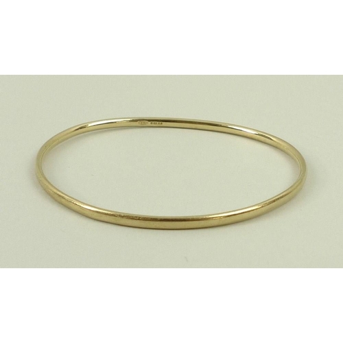 812 - A 9ct gold bangle, London 1993, maker B & N, 12.4g.