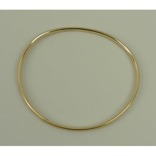 812 - A 9ct gold bangle, London 1993, maker B & N, 12.4g.