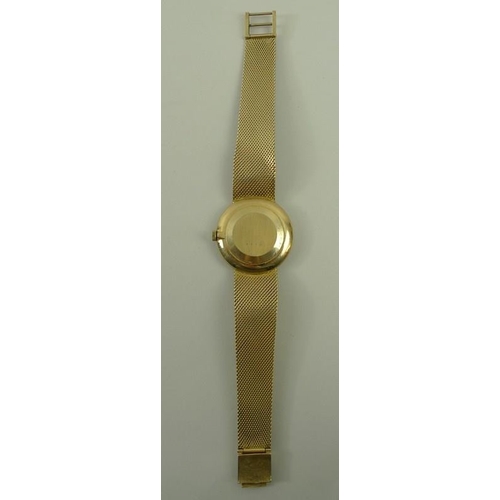 813 - A gentleman's Rotary 9ct golf wristwatch, the circular face with baton numerals, with textured gold ... 