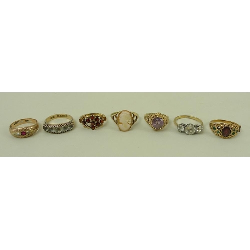 843 - A group of seven 9ct gold rings, including a dress ring set with an amethyst and a cameo ring, 20.3g... 