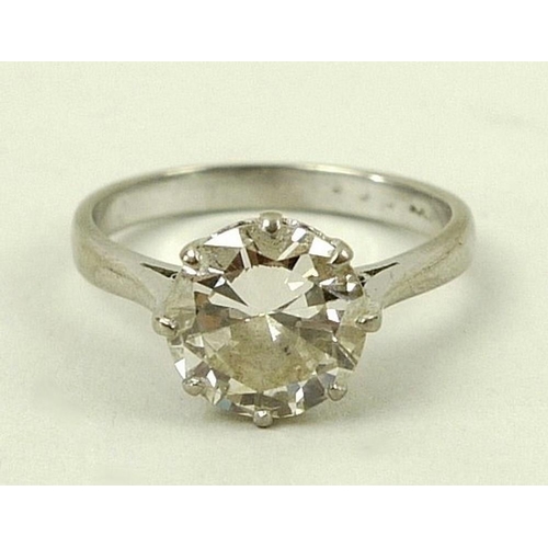 860 - An 18ct white gold and diamond solitaire ring, early 20th century, brilliant cut stone approximately... 