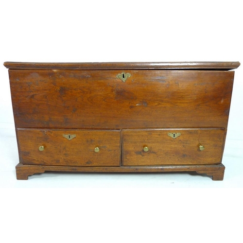 995 - A George I elm mule chest, the two drawers with brass knobs, a pit sawn two plank back and later Vic... 