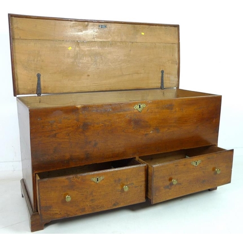 995 - A George I elm mule chest, the two drawers with brass knobs, a pit sawn two plank back and later Vic... 