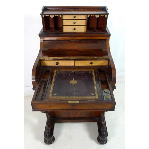 999 - A good Victorian rosewood Davenport desk, with pop up letter compartment, piano top shaped cover ope... 