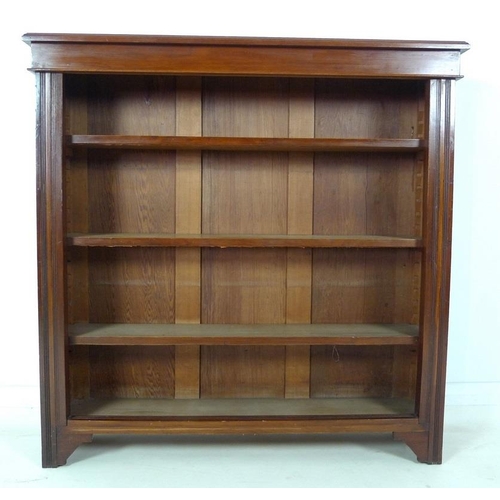 958 - An Aesthetic movement mahogany freestanding bookcase, circa 1900, with three adjustable shelves, 107... 