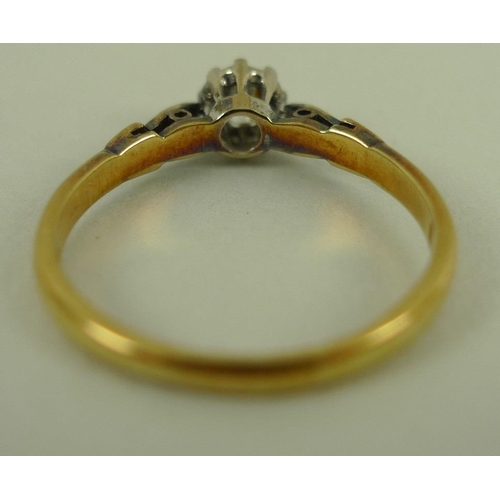 819 - A 18ct gold and diamond solitaire ring, platinum claw set, stylised leaf shoulders, approx 0.3ct, ma... 