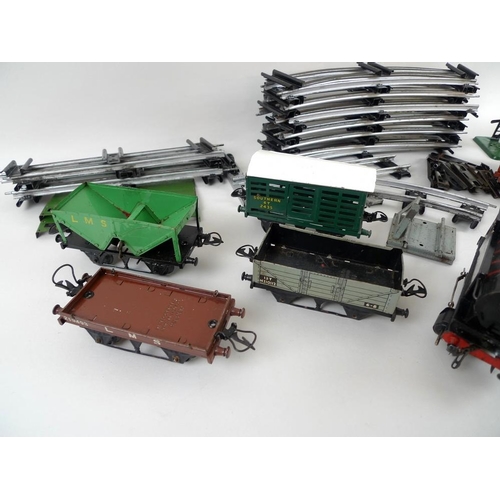 701 - A Hornby Meccano Ltd, O gauge, tinplate clockwork train set, comprising 0-4-0 tank engine Type 40, b... 