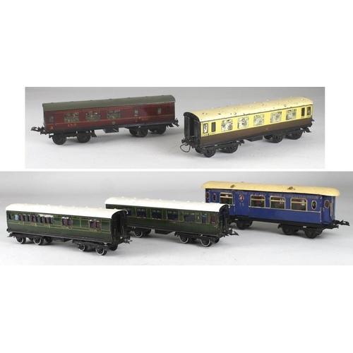 702 - A group of Hornby O gauge tinplate passenger coaches, comprising  C19, GWR, 6857, twin bogie, yellow... 