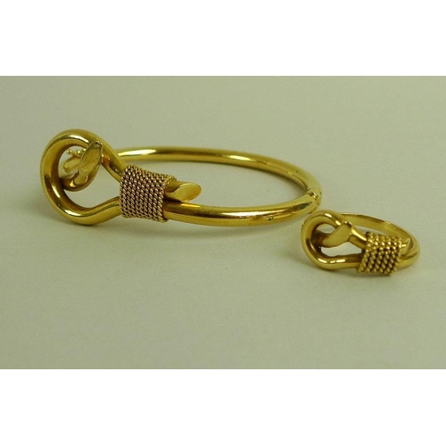 866 - An 18ct gold bangle and matching ring, size L, modelled as a slip-knot, by Greek jewellery designer ... 