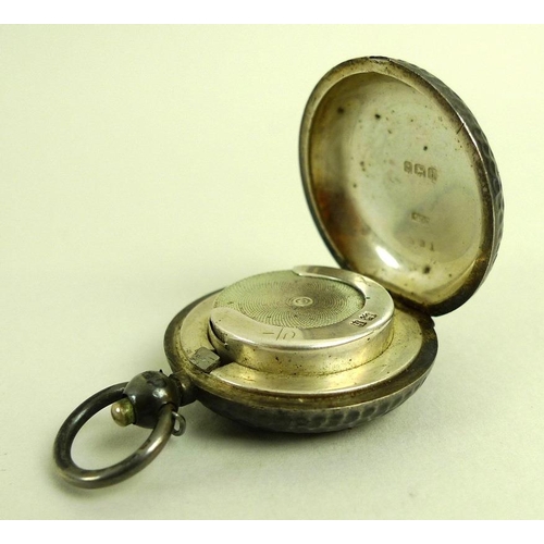 872 - An Edwardian novelty silver coin holder, probably for sovereigns, the exterior resembling a golf bal... 