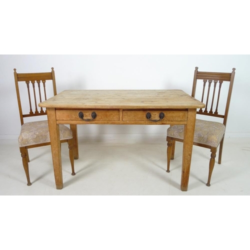 926 - An early 20th century pine kitchen table with two drawers, raised on square section tapering legs, 1... 