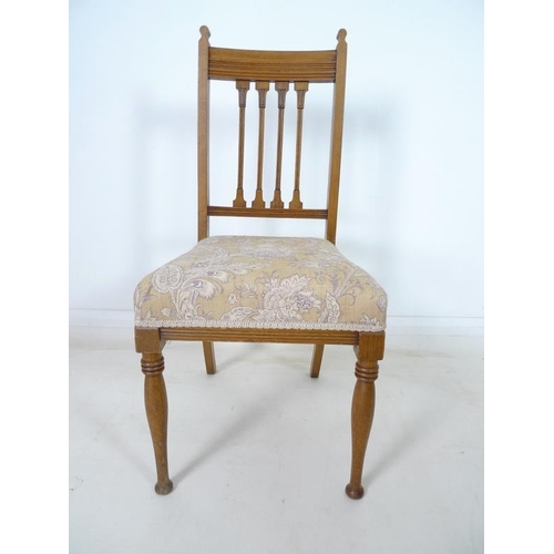 926 - An early 20th century pine kitchen table with two drawers, raised on square section tapering legs, 1... 