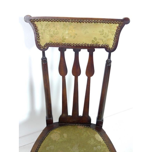 939 - An Edwardian oval occasional table, with cross banded mahogany surface, 76 by 52 by 72cm high, toget... 