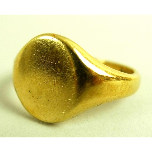 790 - An 18ct gold gentleman's signet ring, unengraved, size U, 8.3g.