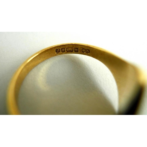 790 - An 18ct gold gentleman's signet ring, unengraved, size U, 8.3g.