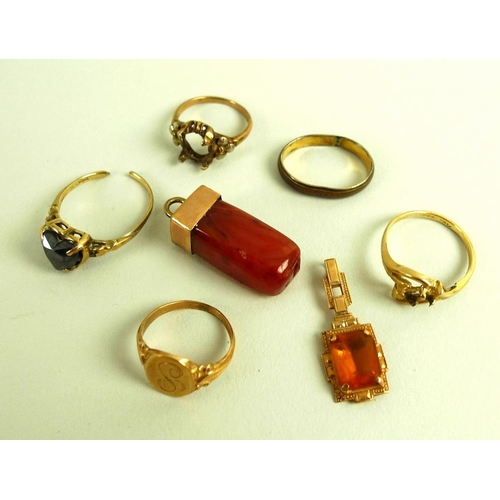 804 - A group of 10ct gold jewellery including a signet ring, monogram engraved 'S', four further rings an... 