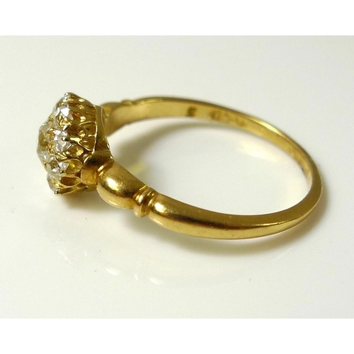 828 - An 18ct gold and diamond cluster ring, the central stone of approximately 0.25ct, surrounded by nine... 