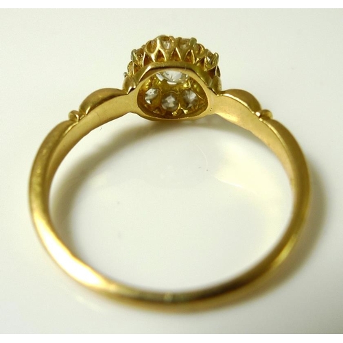 828 - An 18ct gold and diamond cluster ring, the central stone of approximately 0.25ct, surrounded by nine... 