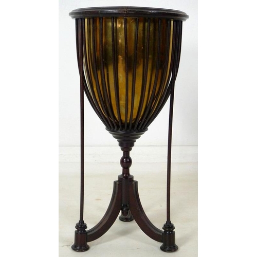 899 - An Edwardian mahogany plant stand, with spindle cage holding a brass lining, raised on three splay f... 