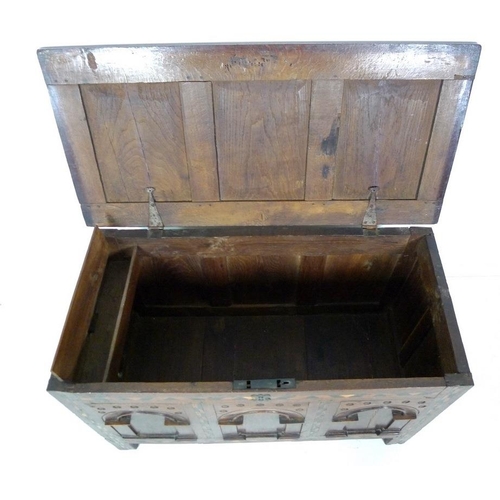 1006 - An 18th century oak coffer or blanket box, inlaid with chevron detailing, three arched panels to the... 