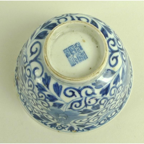 557 - A Chinese porcelain tea bowl, Qing Dynasty, mid 18th century, decorated in underglaze blue with four... 