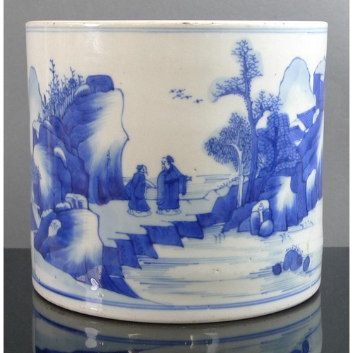 570 - A Chinese porcelain brush pot, bitong, Qing Dynasty, 18th century, decorated in underglaze blue with... 