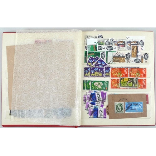 671 - A good collection of World and Commonwealth stamps, dating from late 19th century to mid 20th centur... 