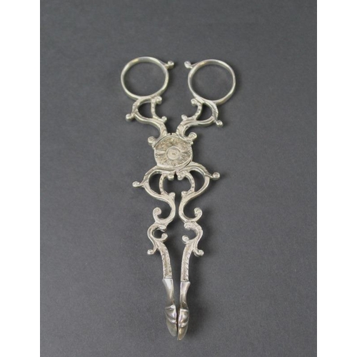 807 - A pair of George III Irish silver sugar tongs, Hibernia and Dublin marks, maker TG, 1.81toz, 5.5 by ... 