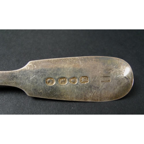 810 - A group of Georgian and later silver comprising a set of six teaspoons, London 1833, William Johnson... 