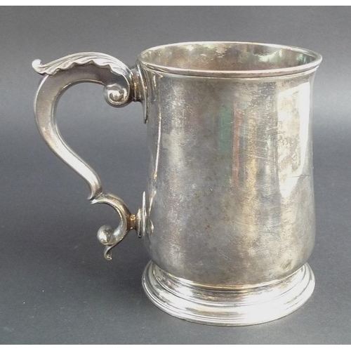 823 - An early George III silver tankard, of tapering plain cylindrical form, with scrolling acanthus hand... 