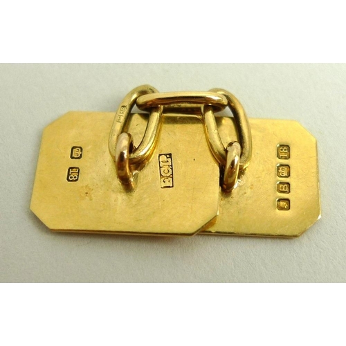 886 - A pair of George VI 18ct gold chain link cufflinks, of canted rectangular form with textured finish,... 