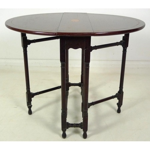 981 - An Edwardian mahogany Sutherland table, circular drop leaf surface with fan paterae and line border,... 