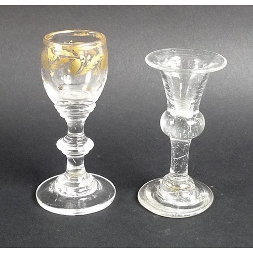 540 - A pair of Georgian dram glasses, circa 1830, each with double knopped stems and slice cut lower bowl... 