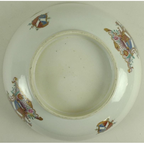 557 - A Chinese Export armorial porcelain bowl, late 18th century, decorated with four heraldic crests and... 