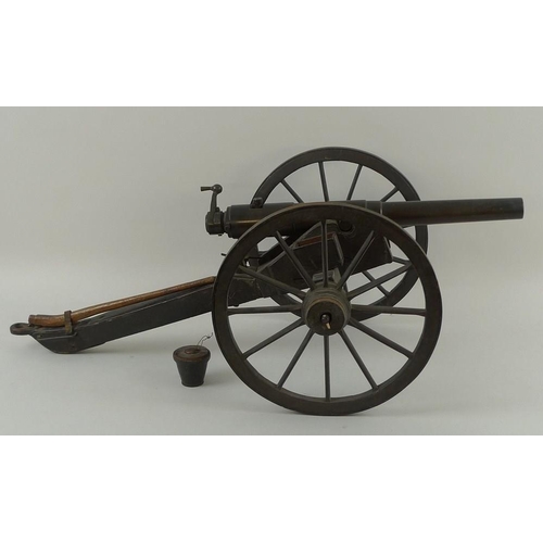 664 - A miniature artillery field gun, early 20th century, consisting of a patinated bronze barrel, with r... 