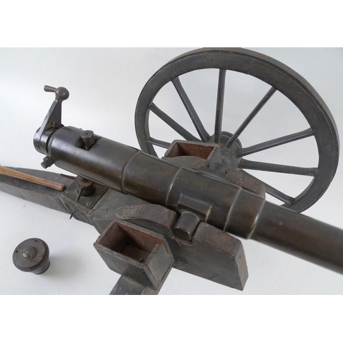 664 - A miniature artillery field gun, early 20th century, consisting of a patinated bronze barrel, with r... 