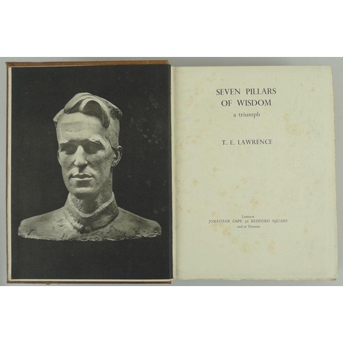 670 - The Seven Pillars of Wisdom: T. E. Lawrence, published by Jonathan Cape 1935, cloth bound with gilt ... 