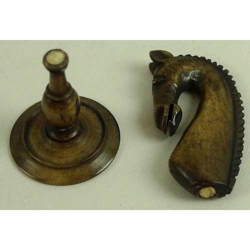 686 - An early 19th century carved bone chess set, possibly Canton, natural and brown/black stained, model... 