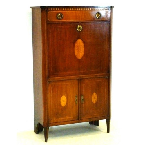 927 - An early 19th century secretaire cabinet, marquetry inlaying to doors, brass handle and key plates, ... 