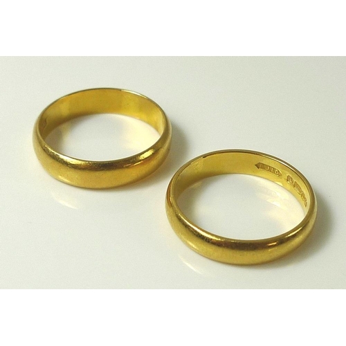 890 - Two 22ct gold wedding bands, each size 'O', 5.5g and 4.8g. (2)