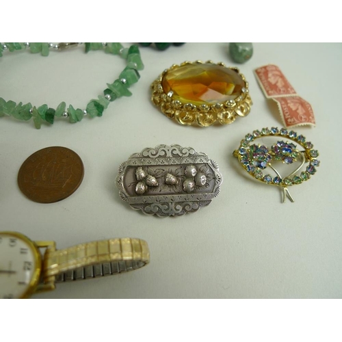 914 - A collection of costume jewellery including a 9ct gold chain with circular rolled gold locket, two V... 