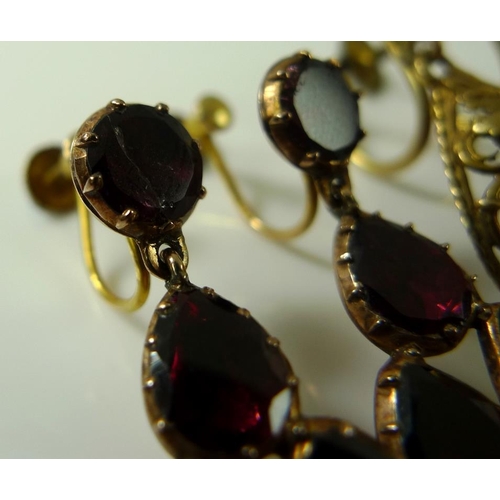 793 - A pair of 9ct gold and pink stone drop earrings, likely garnets, screw backs, one stone cracked, 4.2... 