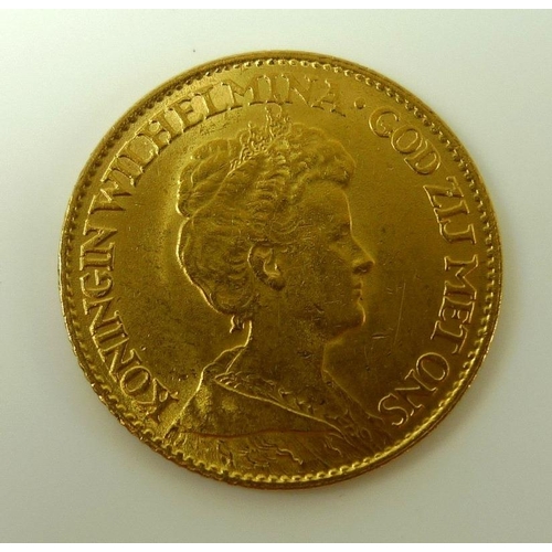 802 - A gold 10 Guilders Netherlands Wilhelmina coin, 1917, 900 fineness, 6.7g.