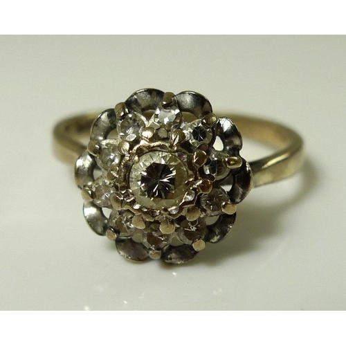 813 - An 18ct white gold and diamond cluster ring, the central diamond of approximately 0.1ct, 3.2mm diame... 