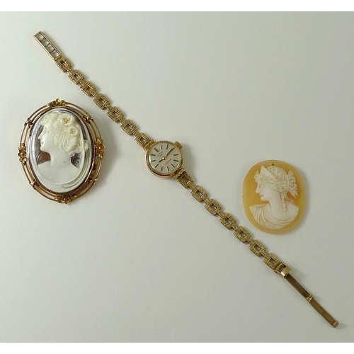 821 - A 9ct gold mounted cameo brooch, the two banded mount of floral design, with safety chain, 11.3g, to... 