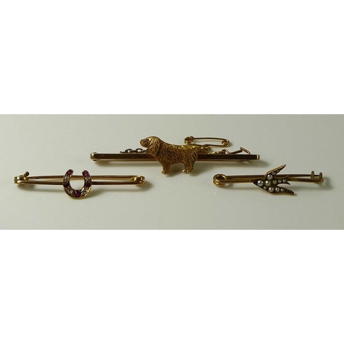 835 - A 9ct gold bar brooch set with a spaniel, with safety chain, marked to back, 5.2g, together with a 1... 